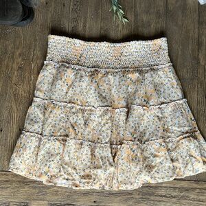 🟤AMERICAN EAGLE Tiered Ruffle Mini Skirt in Yellow Floral MED